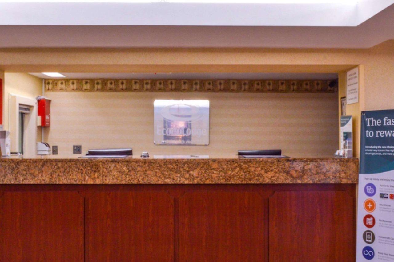 Econo Lodge Willowbrook Exteriér fotografie