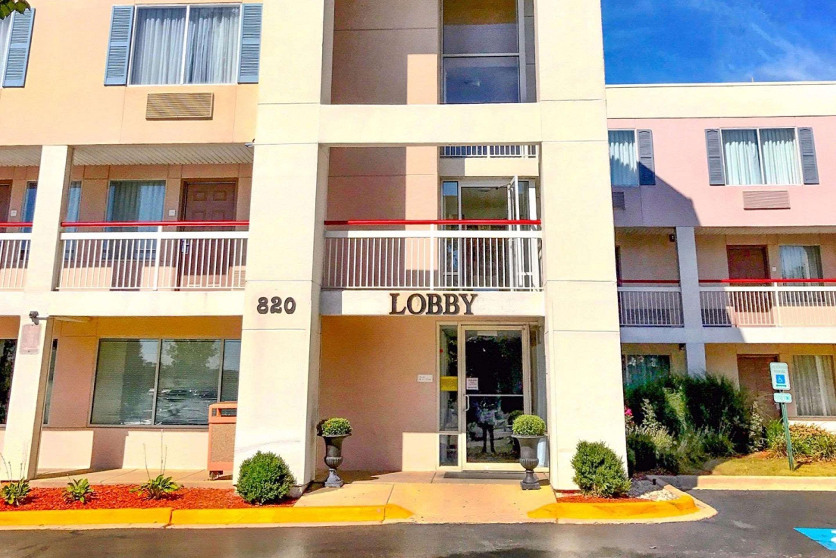Econo Lodge Willowbrook Exteriér fotografie