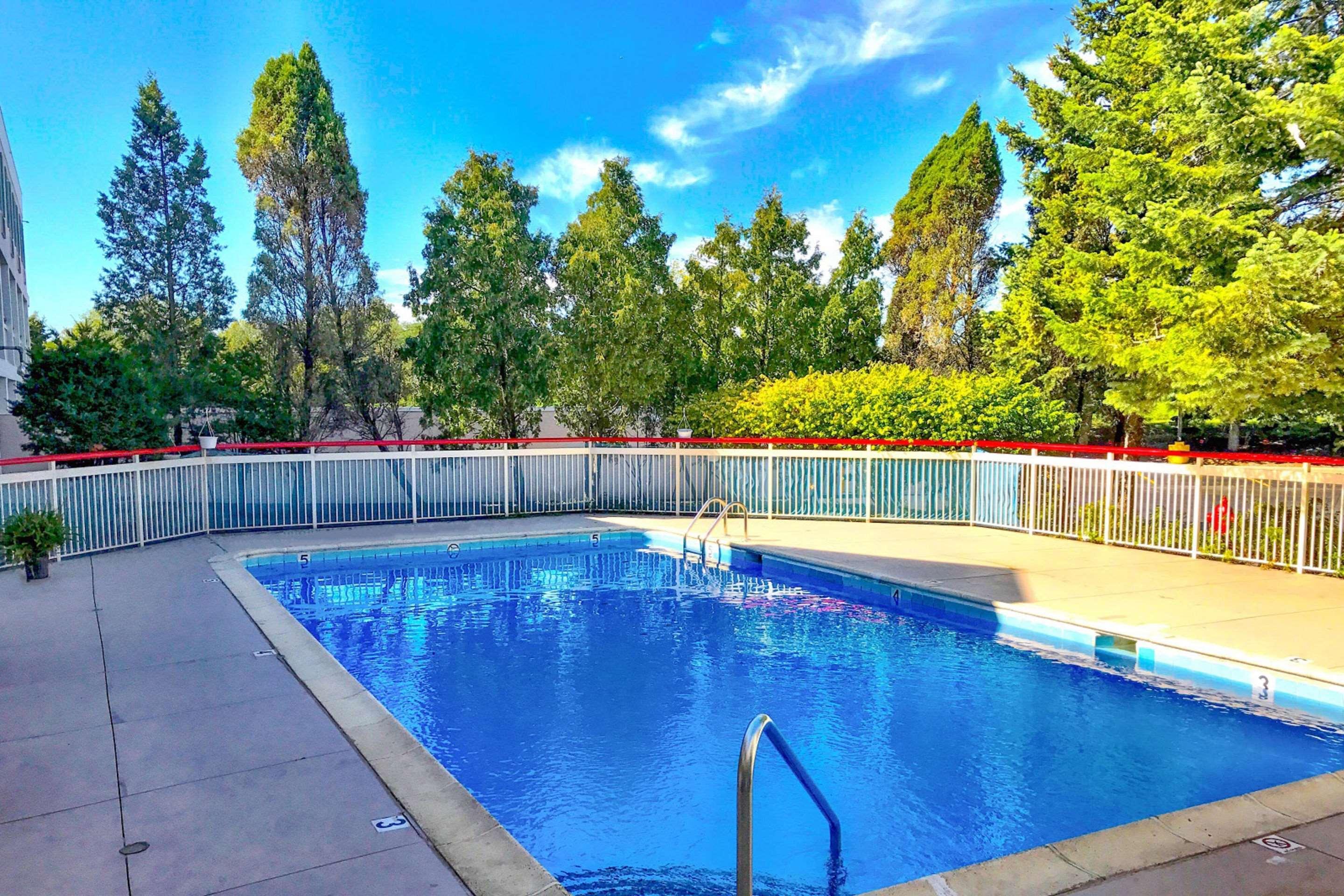 Econo Lodge Willowbrook Exteriér fotografie